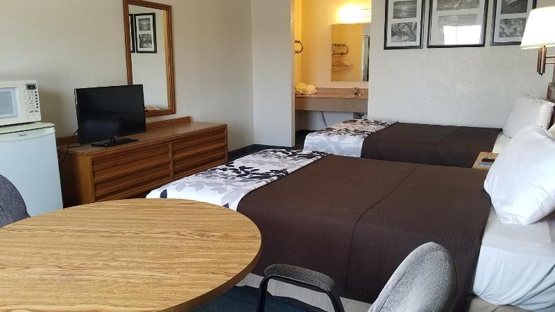 Double Room with Two Double Beds - Smoking image 1