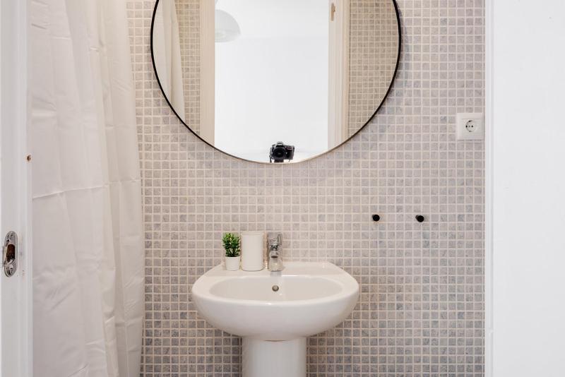 Three-Bedroom Apartment - 3rd Floor image 4