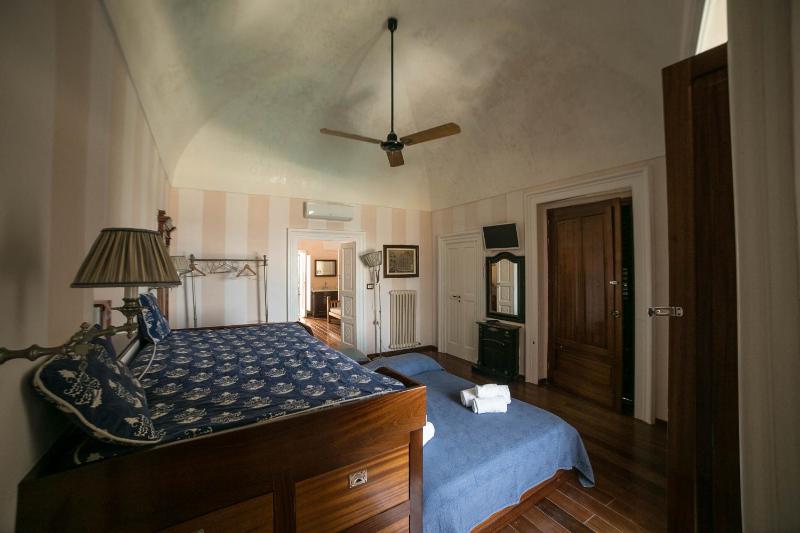 Two-Bedroom House image 4