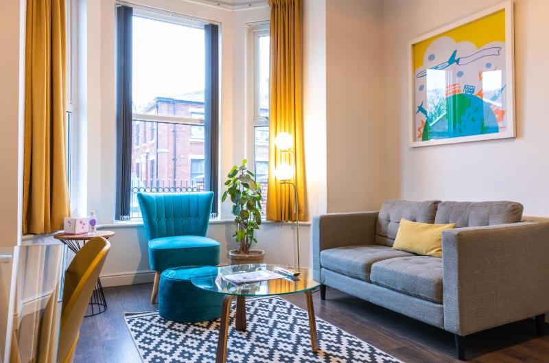 Deluxe One-Bedroom Apartment image 1
