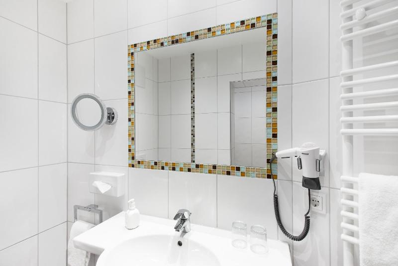 Quadruple Room image 2