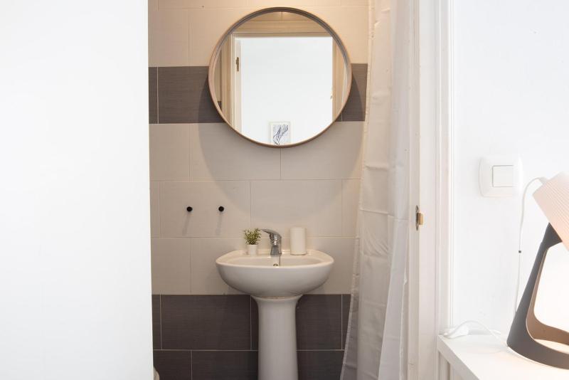 Three-Bedroom Apartment - 4th Floor image 4