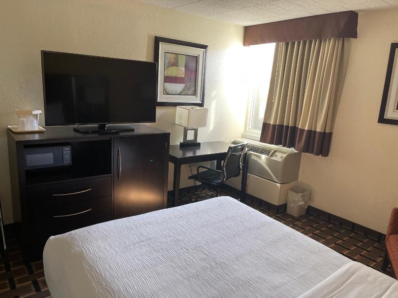 1 Double Bed, Mobility/Hearing Accessible Room, Bathtub w/Grab Bars, Non-Smoking image 2