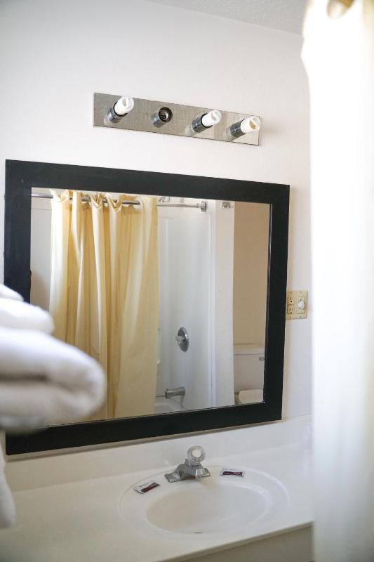 Standard Queen Room image 2