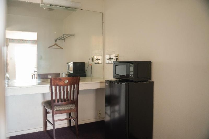 Standard Queen Room image 2
