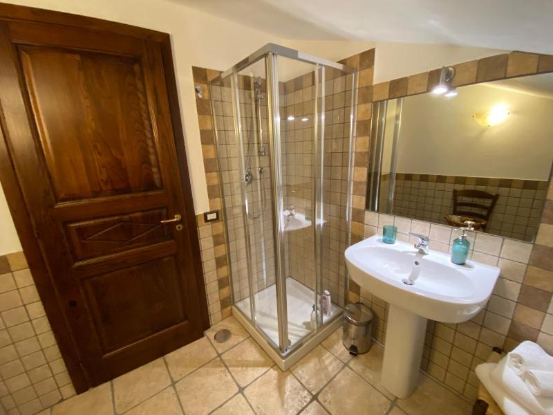 Single Room with Private Bathroom image 4