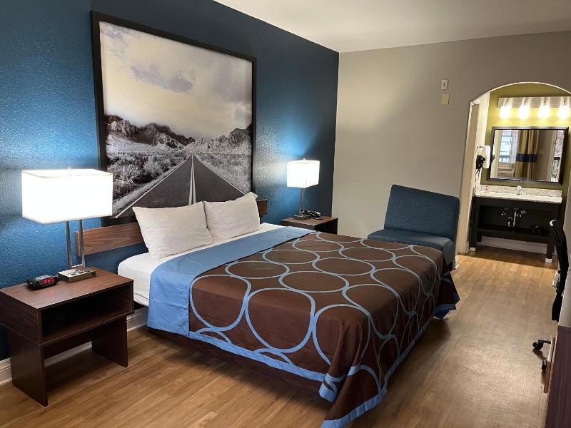 King Room - Non-Smoking image 2