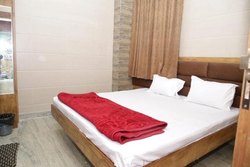 Standard Double Room with Fan image 1