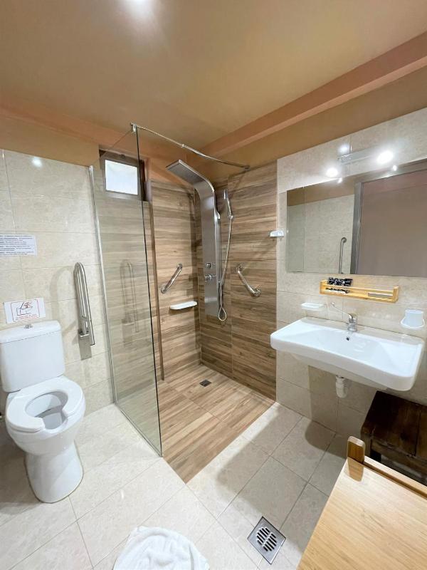 Standard Room image 3