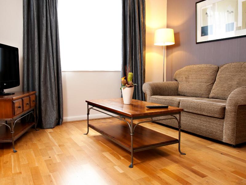 One-Bedroom King Suite with City View image 4