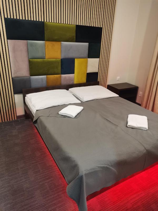 Standard Double Room image 4