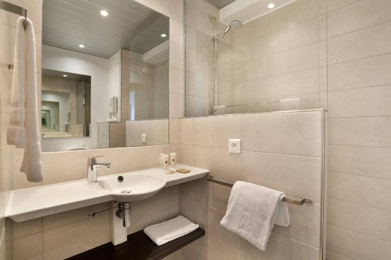 Classic Room with fan image 3