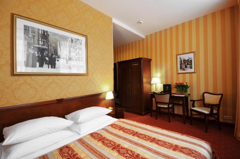 Standard King Room image 1