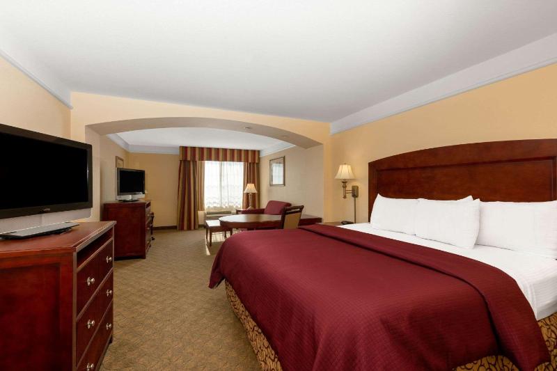 Executive King Room image 2