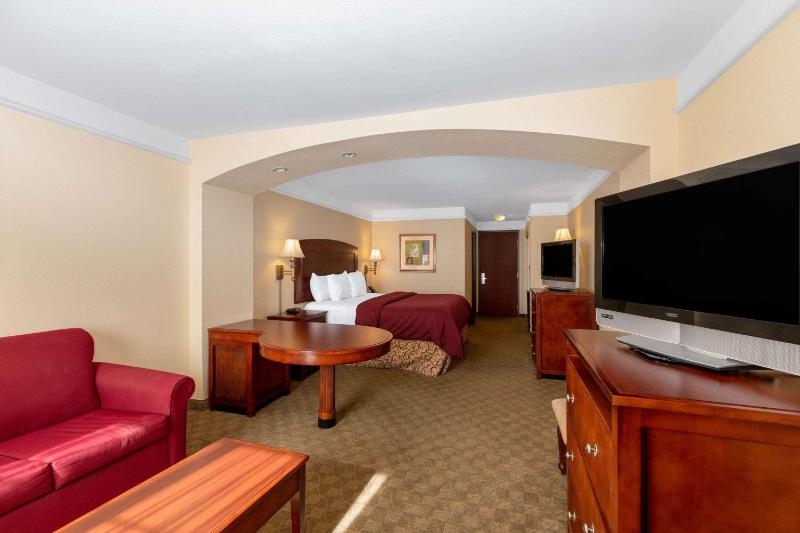 Executive King Room image 3