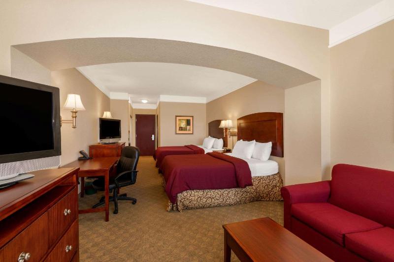 Deluxe Queen Room with Two Queen Beds image 3