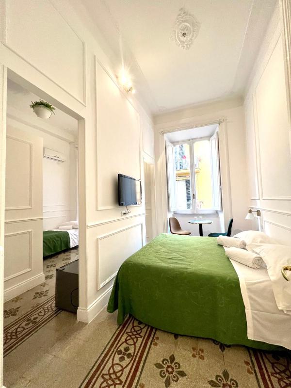 Triple Room with Balcony image 4
