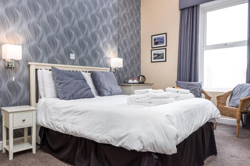 Standard Double Room image 4