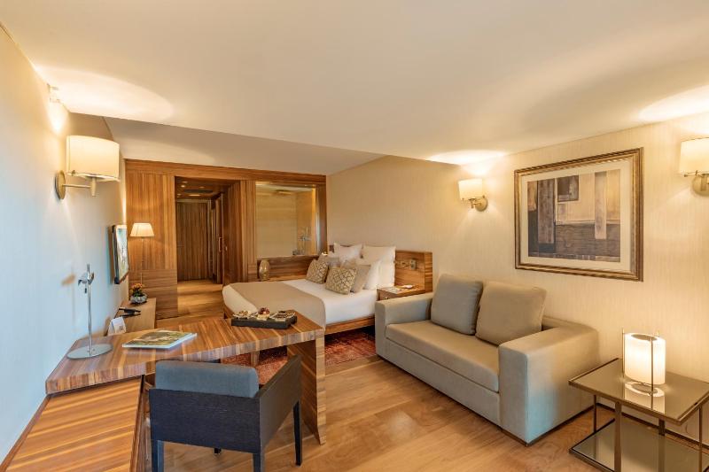 Superior Double Room with Land View image 3