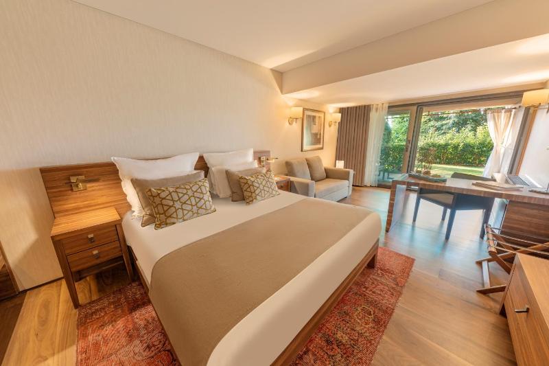 Superior Double Room with Land View image 4