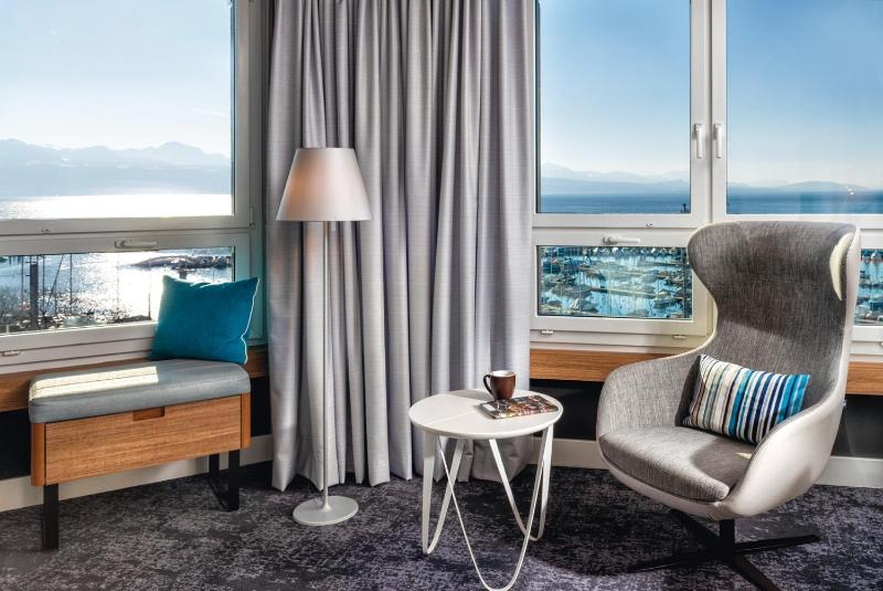 Junior Suite with Lake View image 3
