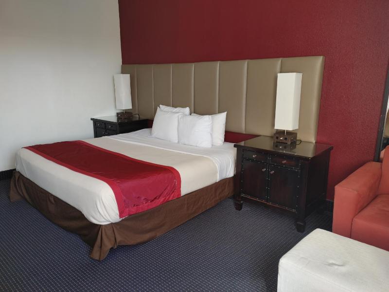 Standard King Room image 4