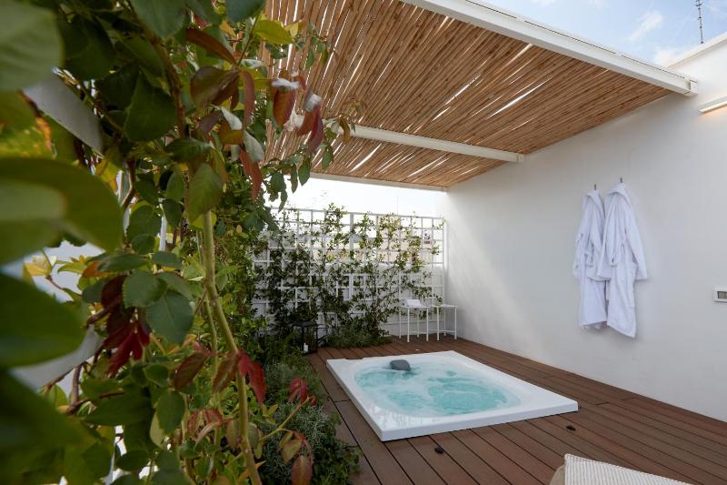 Double Room with Spa Bath image 4