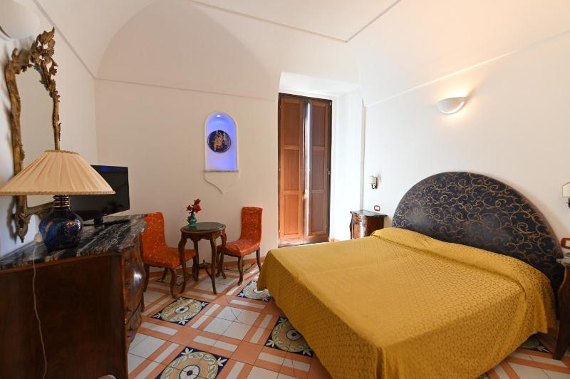 Double Room with Balcony image 3
