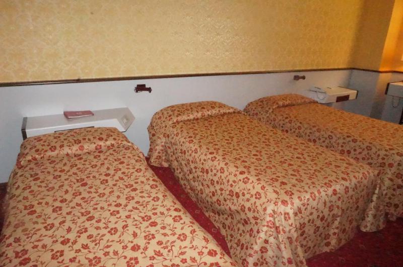 Classic Triple Room image 4