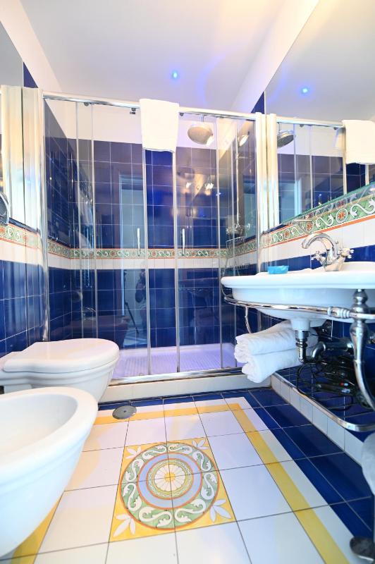Double Room with Sea View image 3