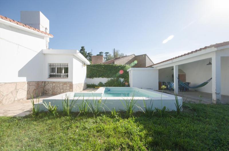 Casa en Villa Carlos Paz con Pileta  Quincho y Jardín a Pasos del Centro - image 13