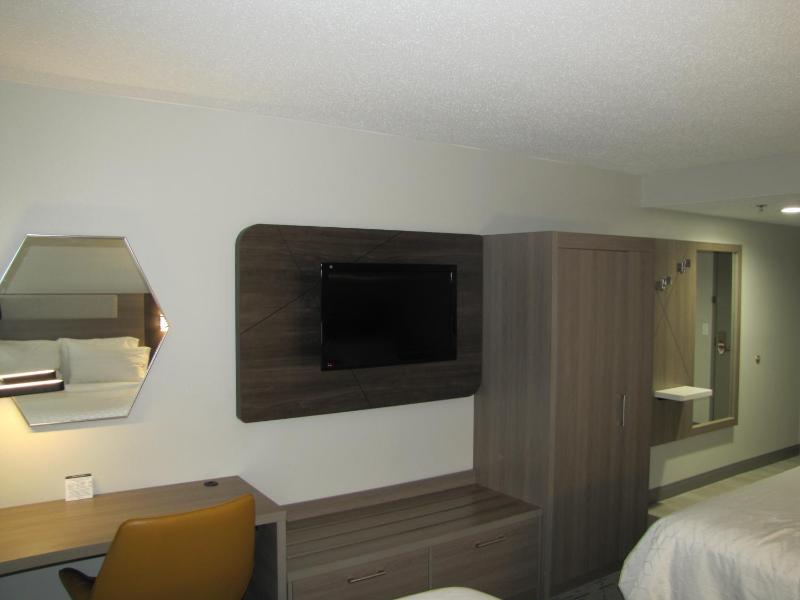 Standard Queen Room with Two Queen Beds image 3