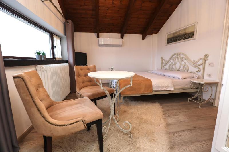 Double Room image 1