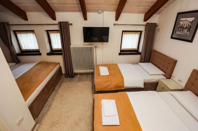 Classic Quadruple Room image 1