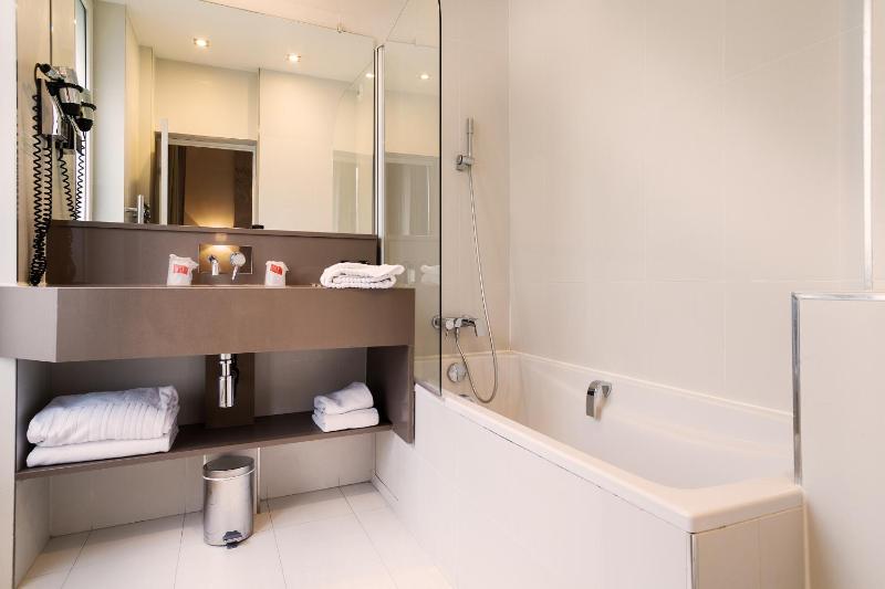 Superior Double or Twin Room image 4