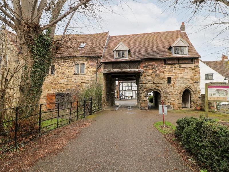 Porter's Lodge - image 1