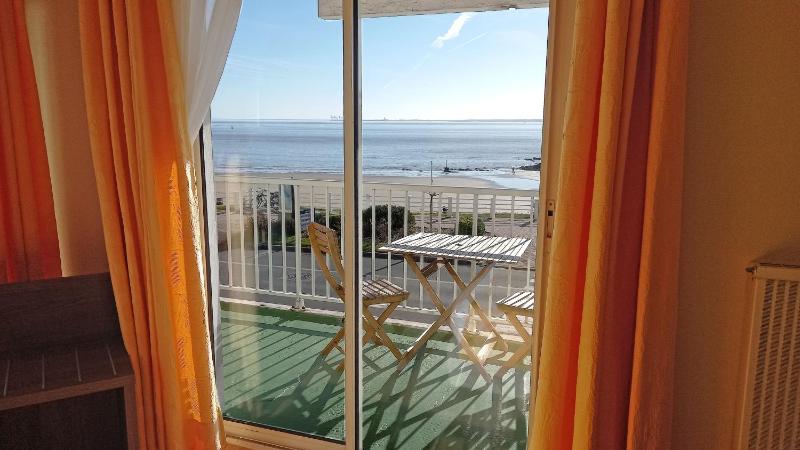 Superior Twin or Double Room With Terrace and Sea View image 4