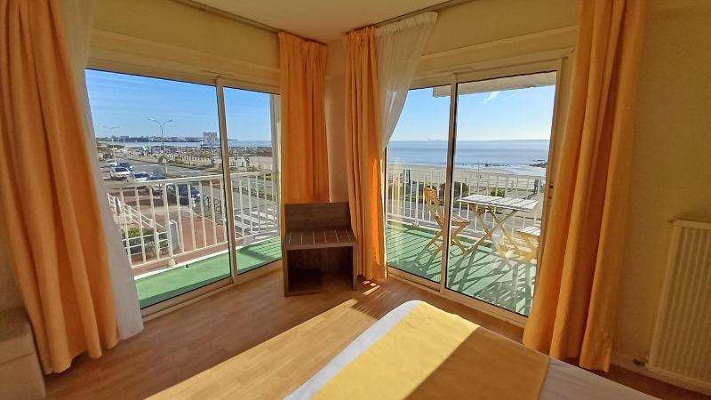 Superior Twin or Double Room With Terrace and Sea View image 3
