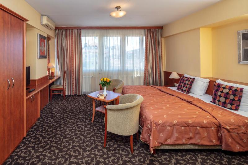 Standard Studio image 3