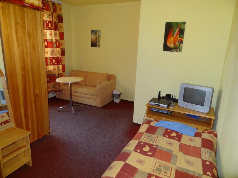 Twin Room image 2