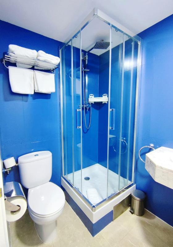 Double or Twin Room image 3