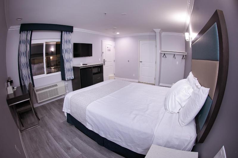 Queen Room - Non-Smoking image 1