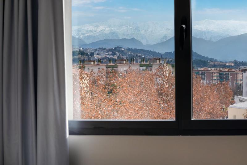 Double Room with Mountain View image 4