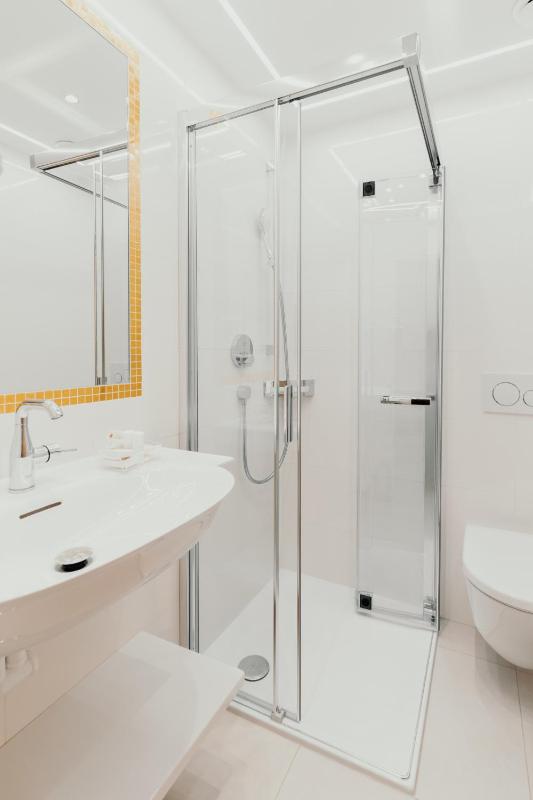 Twin Room image 1