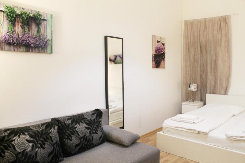 Modern Apartment Ve Smečkách 28 - image 8