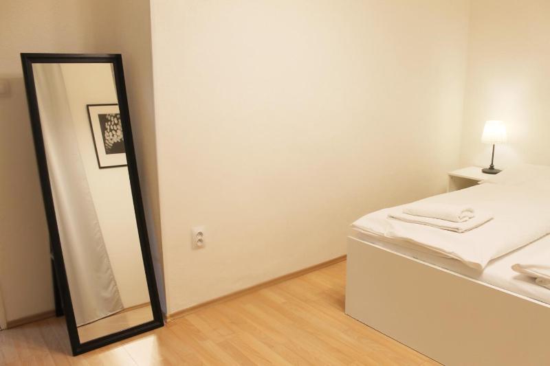 Modern apartment Michalska 6 - image 16