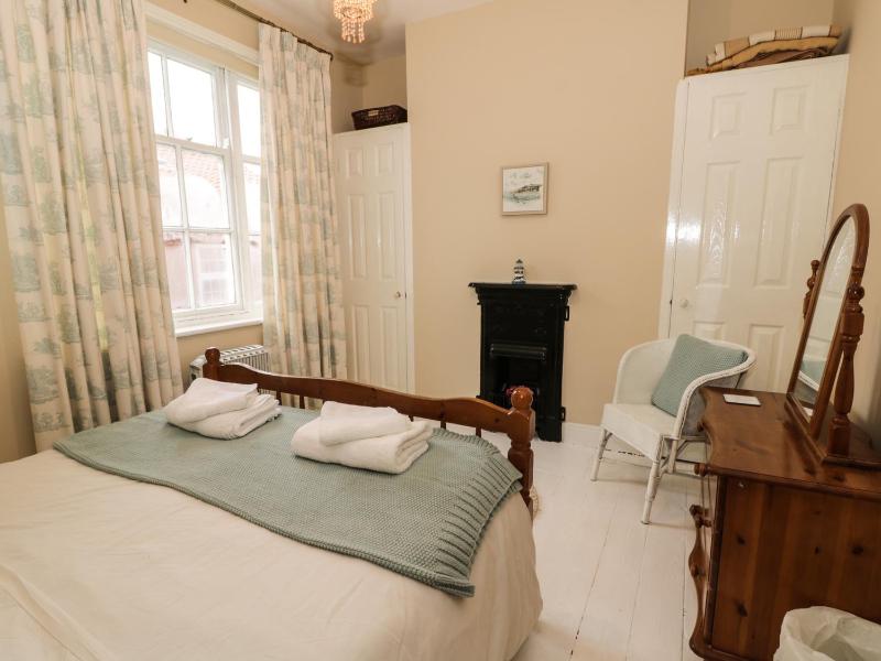 St Mary's Cottage - image 20