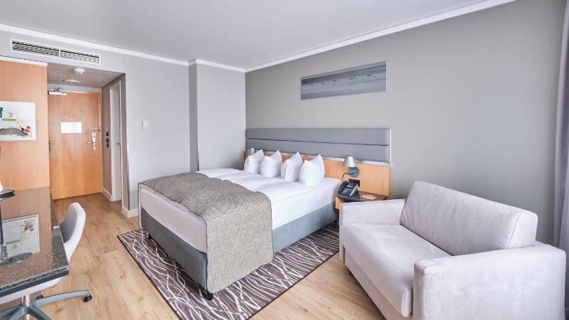 Queen Room with Sofa Bed image 4
