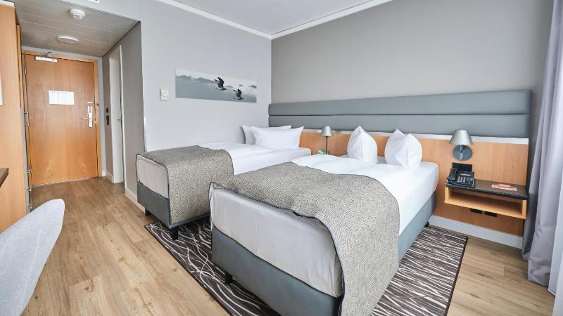 Standard Twin Room image 2