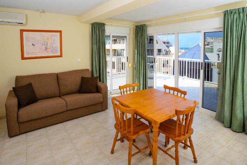 One-Bedroom Apartment image 2